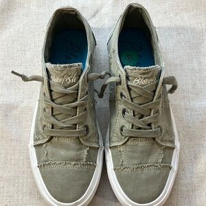 Blowfish Malibu Green Slip On Shoes Size 8